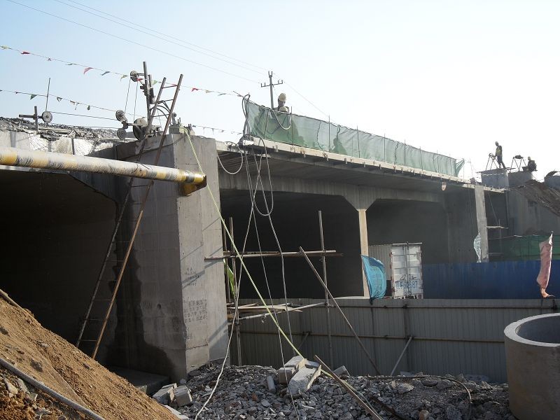 新疆铁路桥框架切割拆除